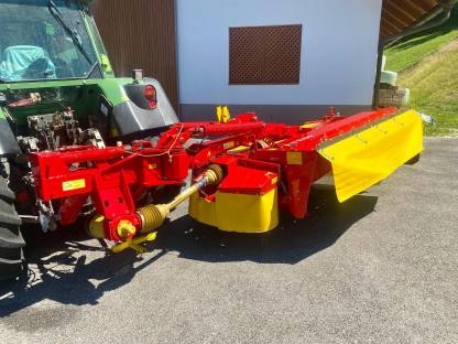 Bild 6:Pöttinger Novacat 265H mit Aufbereiter