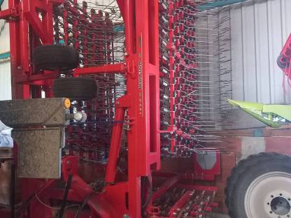 Bild 2:Striegel Agrifarm