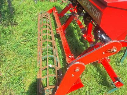 Bild 4:Grubber mit Saatkasten