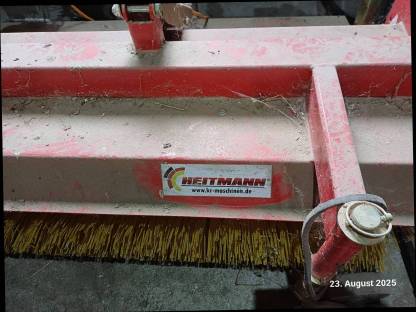 Bild 2:Kehrmaschine Anbaugerät Heitmann