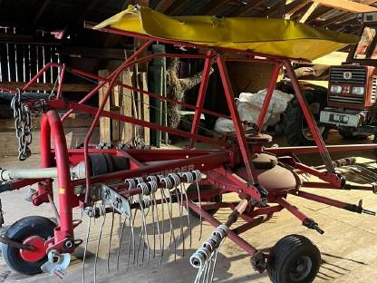 Bild 2:Pöttinger Schwader Top 33u