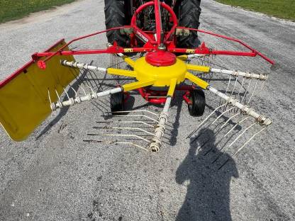 Bild 3:Pöttinger Eurotop 280 Schwader