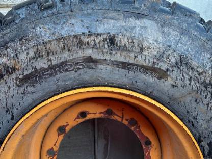 Radladerreifen mit Felge neu 17.5R25