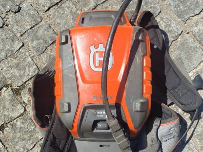 Bild 2:Husqvarna BLI950X rückentragbarer Akku (Rucksack)