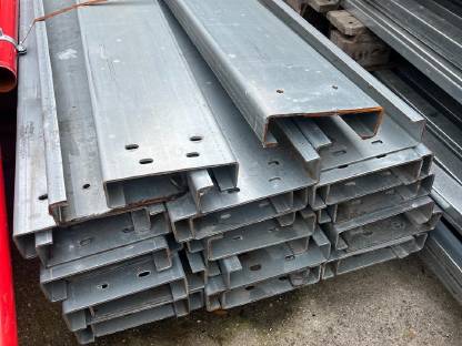 Bild 2:C-Profil 200x60mm Kabeltrasse Anfahrschutz