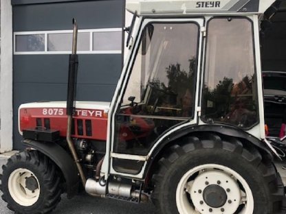 Bild 2:Traktor Steyr 8075as