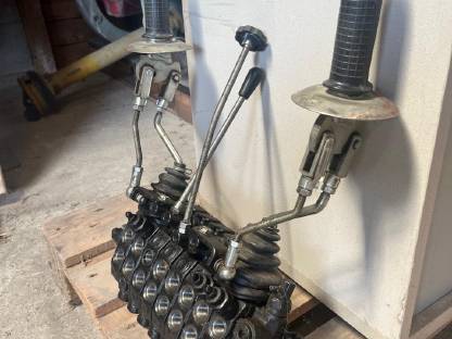 Kranwagen Steuerblock