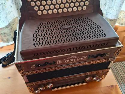 Bild 2:Steirische Harmonika G, C, F, B