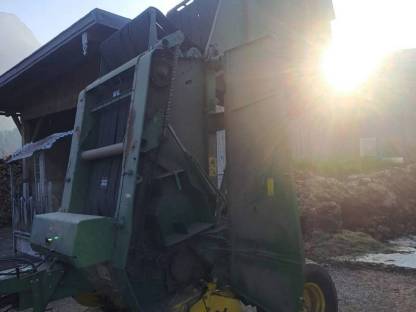 Bild 6:John Deere 550 Rundballenpresse
