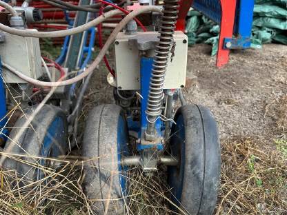 Bild 5:Ferrari Jungpflanzen-Setzmaschine Rotostrapp 8-reihig