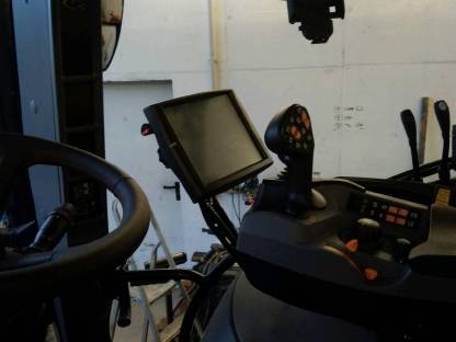 Bild 2:Steyr Expert CVT Monitorhalterung