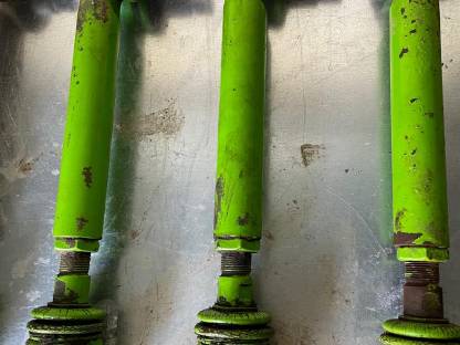 Bild 3:Merlo Spurstange / Kugelgelenk