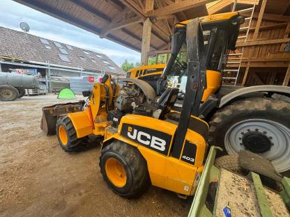 Bild 2:JCB 403 Hoflader