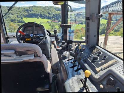 Bild 6:Traktor New Holland TM115