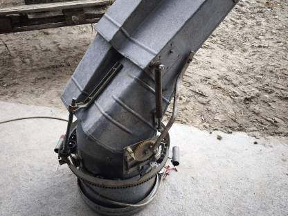 Bild 2:Heugebläse mit Rotationsverteiler Express 0-401