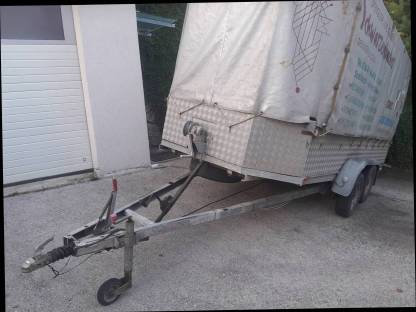 Bild 2:Autoanhänger