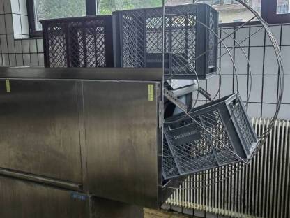 Bild 2:Kistenwaschmaschine