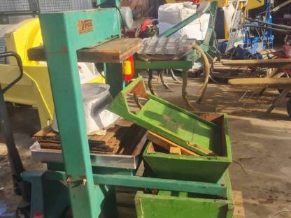 Bild 3:Voran Obstpresse mit Mühle