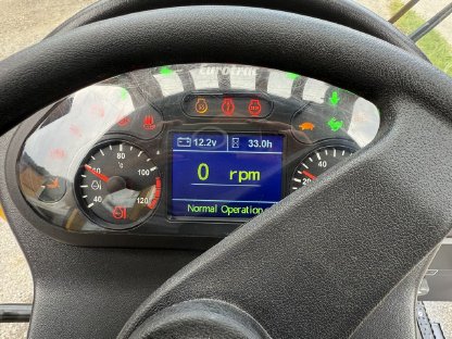 Bild 2:Eurotrac W12 CMF mit Kabine und Euroaufnahme