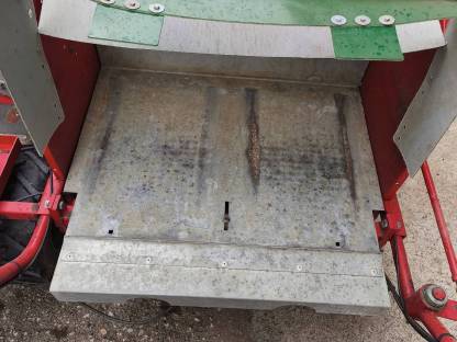 Bild 4:Obstauflesemaschine Feucht OB 80 mit 6 Körben