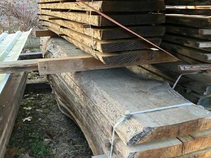 Bild 3:Eichenpfosten entrindet