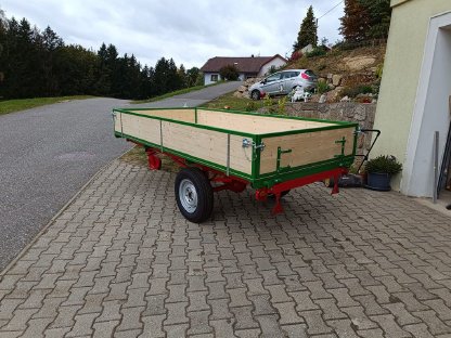 Bild 2:Traktoranhänger