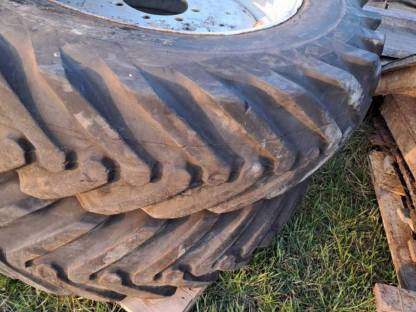 Bild 2:Kompletträder Steyr 8100/8120