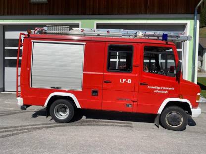 Bild 2:Mercedes LFB 609D/31 Feuerwehrauto