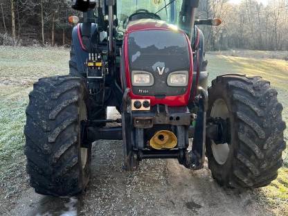 Bild 2:Valtra N101 Forstschlepper