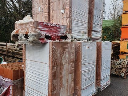 Bild 5:Diverse Baugeräte und Materialien lt. Beschreibung