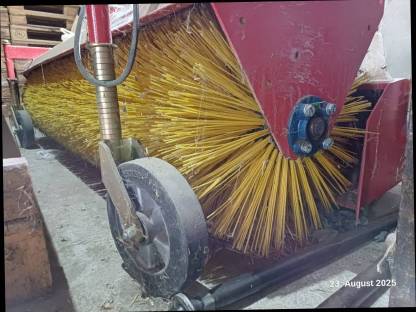 Bild 3:Kehrmaschine Anbaugerät Heitmann