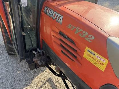 Bild 2:Kubota STV 32 Kleintraktor, Schlepper, Kommunaltraktor