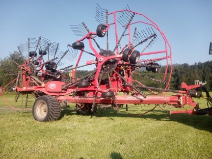 Bild 8:Lely Hibiscus CD 1515 4-Kreisel Schwader Krone Pöttinger