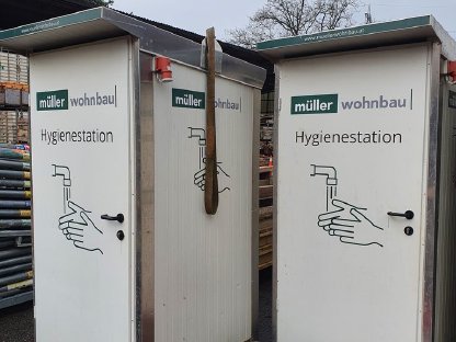 Waschcontainer mit Handwaschbecken und Warmwasser