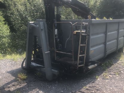 Abrollcontainer mit Hiab 102 S2