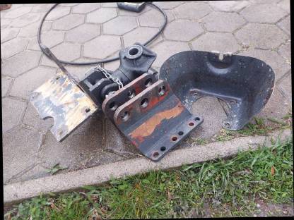 Bild 2:Oben- und Untenanhängung für Steyr 9086