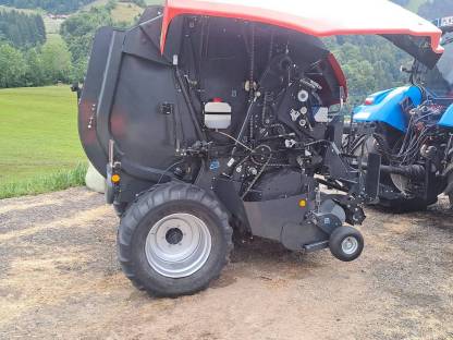 Bild 4:Kuhn Rundballenpresse 3165 OC 23