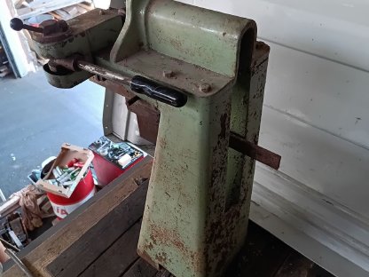 Bild 2:Kreissägen Schränkapparat