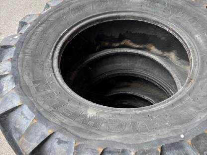 Bild 3:Reifen 445/70 R24