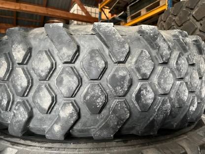 Bild 3:Unimogreifen Continental 12.5 R20