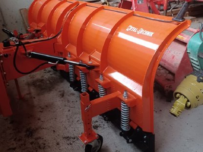 Bild 7:Mostpresse, Schwader, Waage, Schneepflug, Schaufel, Palettengabel