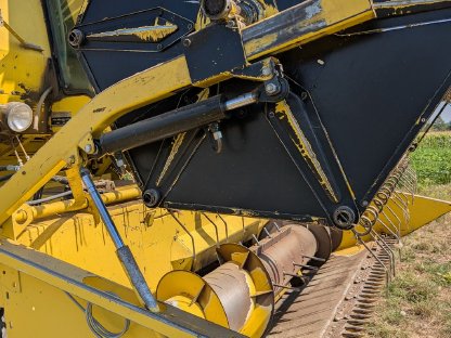 Bild 6:New Holland Clayson 8030 Mähdrescher