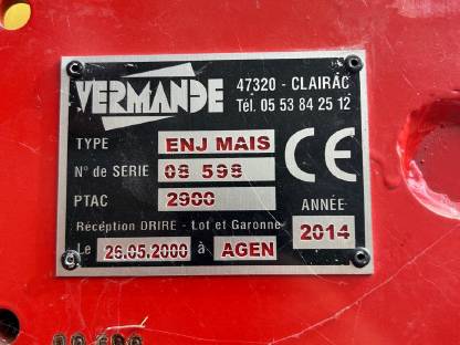 Bild 3:Vermande, Stelzentraktor (Maisentfahnungsmaschine)