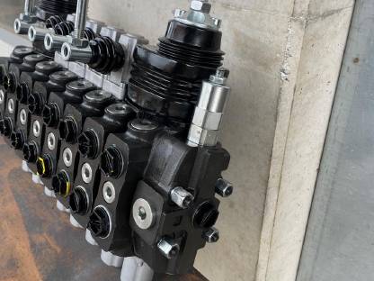 Bild 3:Kransteuerblock