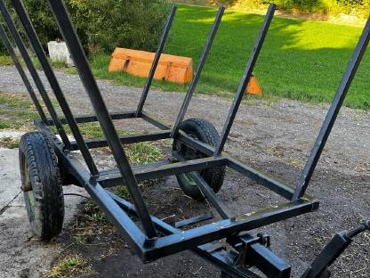 Bild 3:Holzanhänger