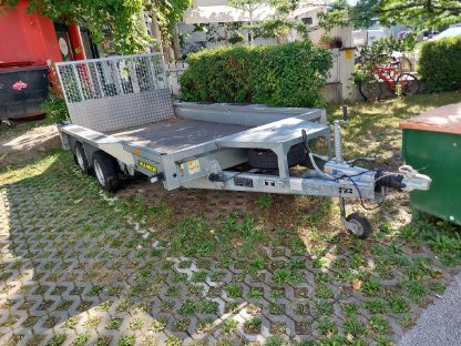 HUMER GX 126 Ifor Williams Anhänger