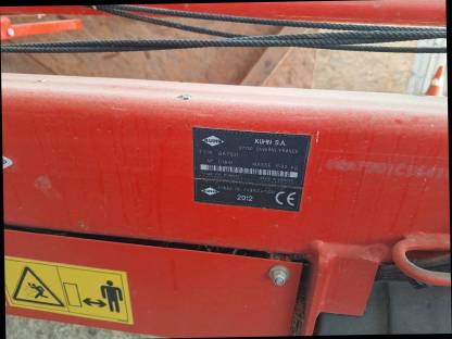 Bild 4:Mittelschwader Kuhn GA 7501