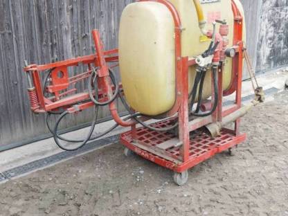 Bild 2:Holder Feldspritze