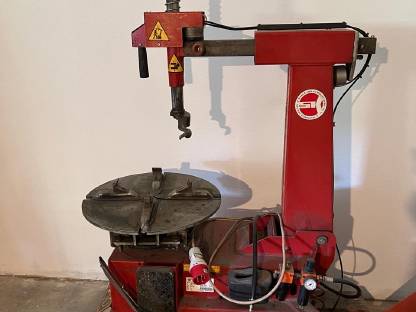Mondolfo Ferro AS920 Reifenmontiermaschine