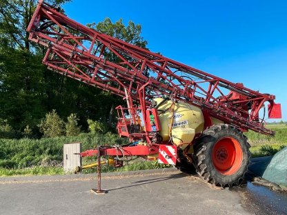 Bild 2:Hardi Feldspritze CM 2 – 27 m Gestänge